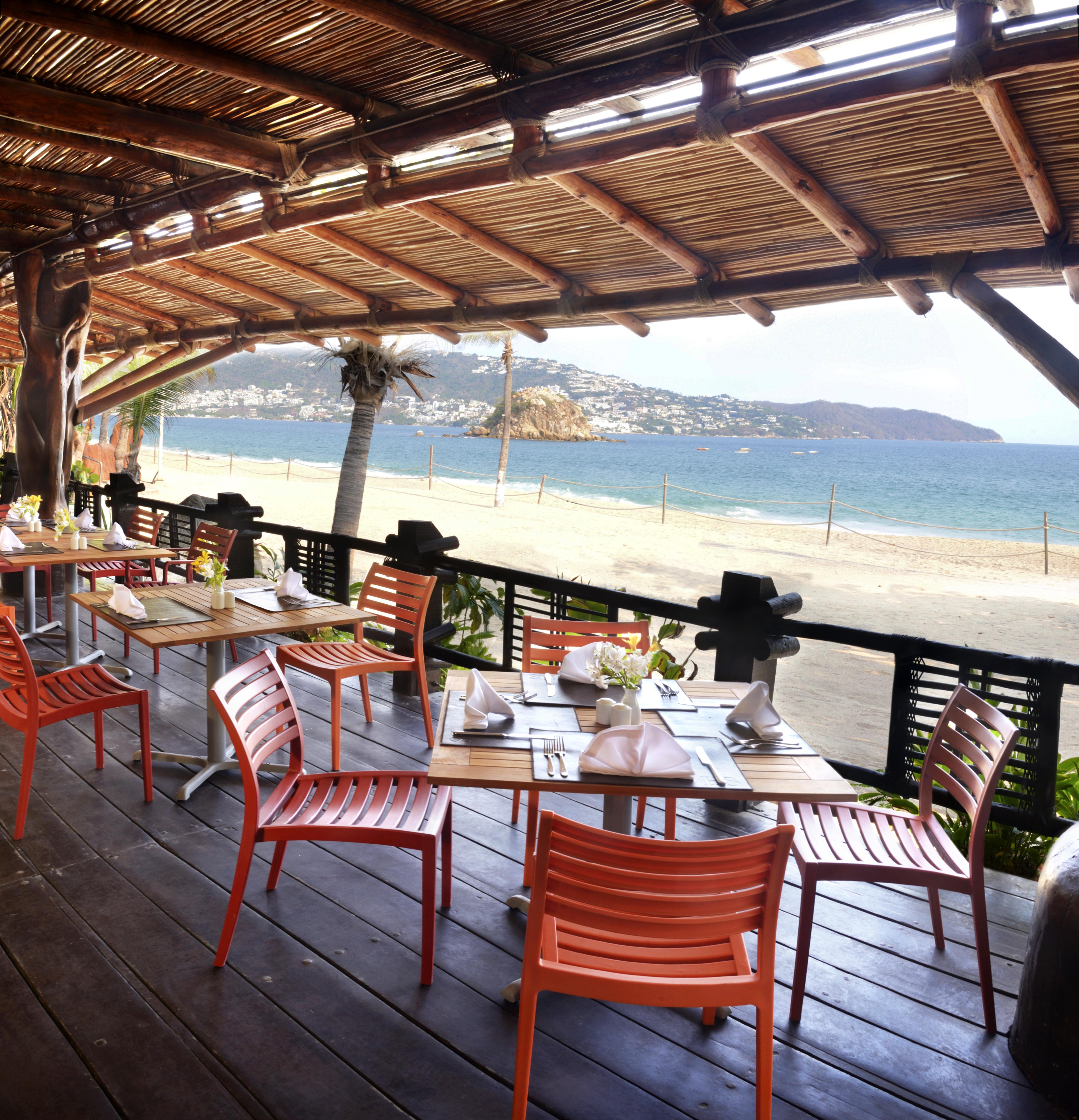 فندق إتش إس هوتسون سمارت أكابولكو المظهر الخارجي الصورة Beachfront restaurant in Puerto Vallarta