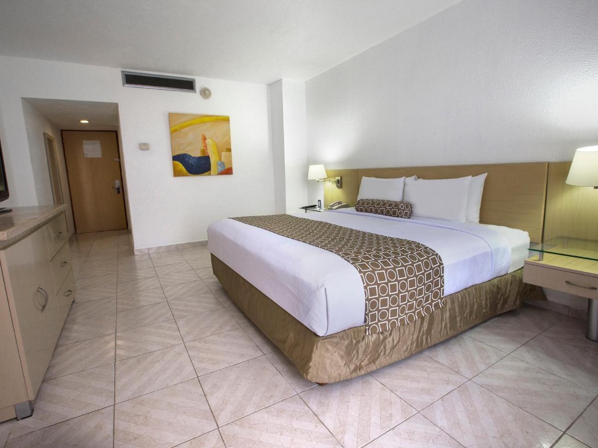 فندق إتش إس هوتسون سمارت أكابولكو المظهر الخارجي الصورة A room at the hotel